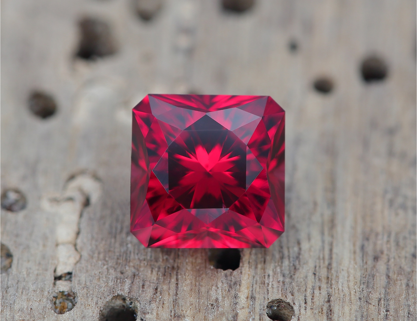 Precision cut Garnet Rhodolite 3,25 ct. from Tanzania Precision cut Garnet Rhodolite 3,25 ct. from Tanzania