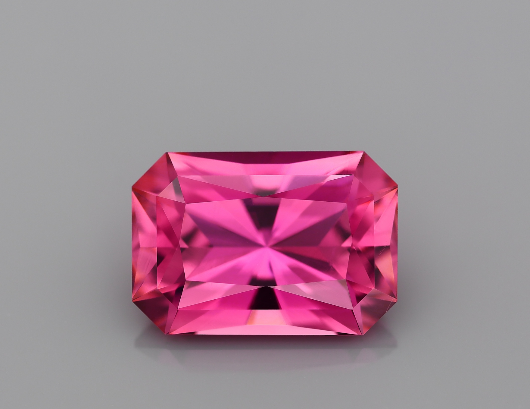Precision cut pink Tourmaline 5,58 ct. from D.R. Congo Precision cut pink Tourmaline 5,58 ct. from D.R. Congo